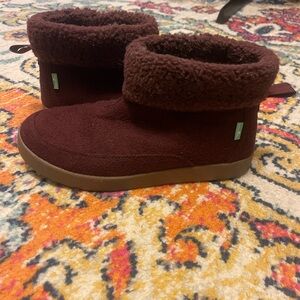 Sanuk plum Ankle Boots